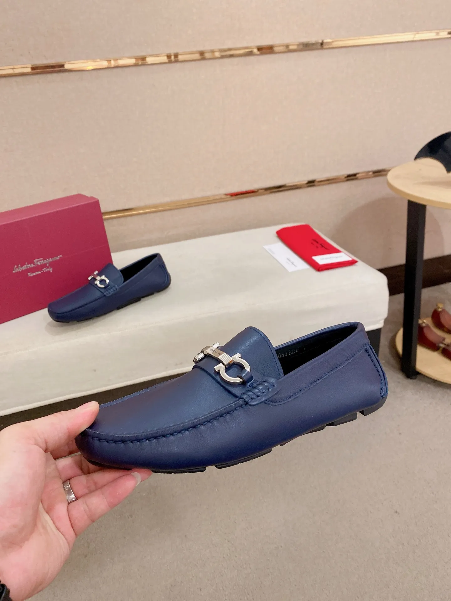Men's shoes💰: 540💰High-end quality! Ferragamo🆕🆕Exclusive hot-selling products in stock🔥🔥New products on the shelves, high-quality Ferragamo men's pea shoes, high-end casual driving shoes, with complete packaging! 💪 💪 Material: imported first-layer pebbled cowhide 🐂 + imported high-quality water-dyed cowhide lining + wear-resistant outsole 👍🏻👍🏻 Features: high-end and comfortable, purely handmade 🚀 🚀 Create the perfect shoe that suits you best 🔥 🔥 Size: (38-44) 45 standard size can be customized!